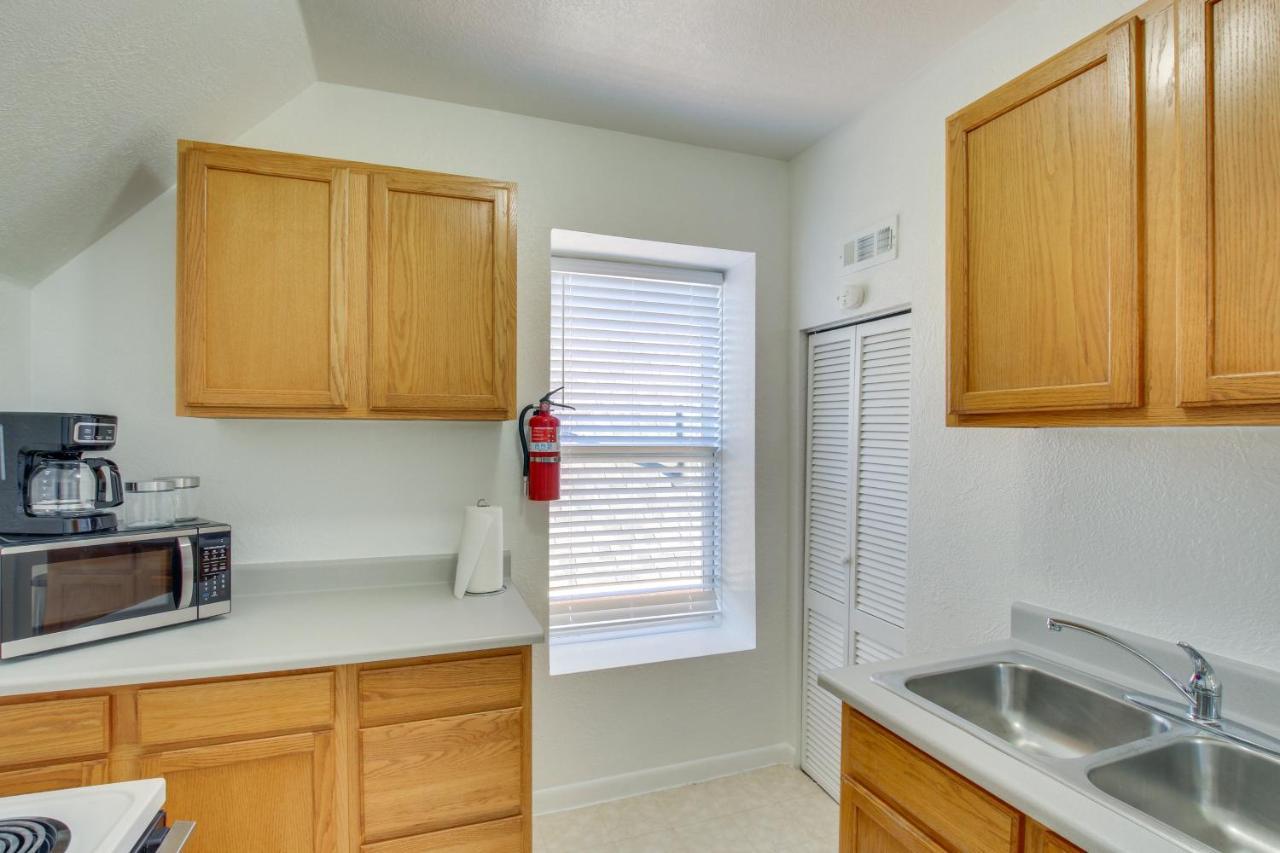 Convenient Logan Apartment - 1 Block To Town! Εξωτερικό φωτογραφία