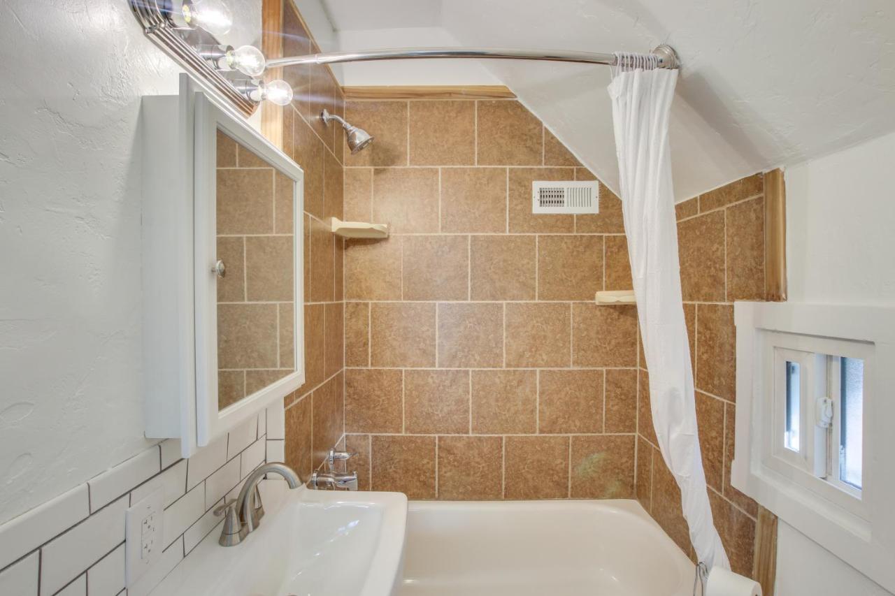 Convenient Logan Apartment - 1 Block To Town! Εξωτερικό φωτογραφία